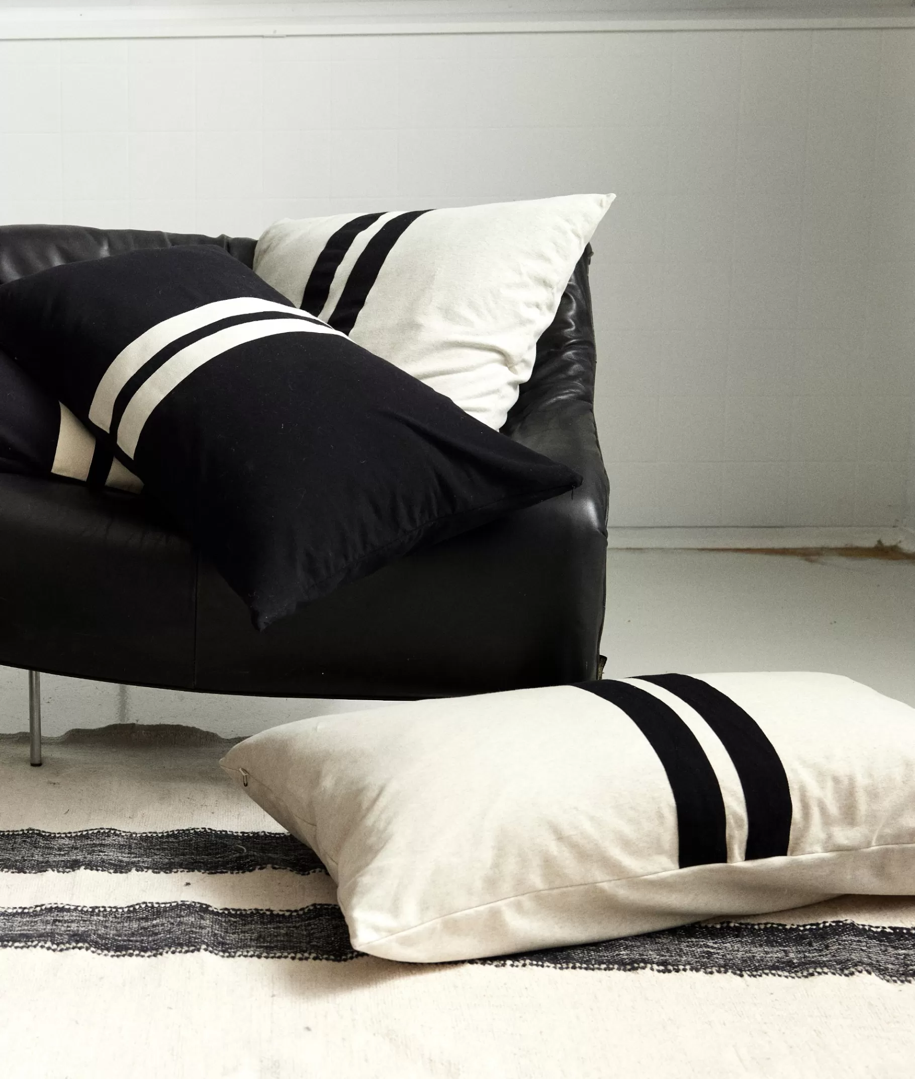 Flash Sale 10DAYS THE PILLOW COVER LONG black